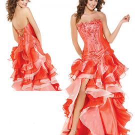 这个夏季盛宴的礼服很多彩很奢华