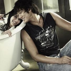 苏志燮李智雅激情暧昧代言仔裤