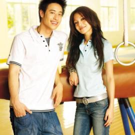 为中国加油 张韶涵潘玮珀代言服饰