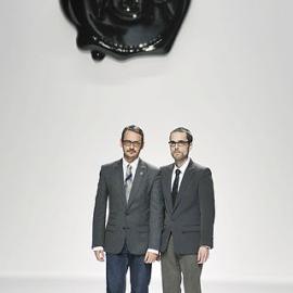 2008秋冬巴黎时装周Viktor & Rolf发布