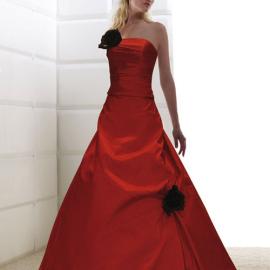 春暖花开 浪漫婚纱几多“色”