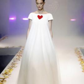 阿加莎婚纱秀 纯真童年的糖果味道