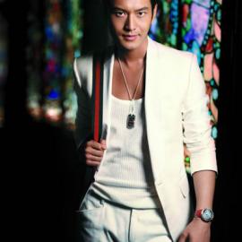 黄晓明时尚宠儿两度登《芭莎男士》