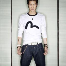 “雕刻美男”崔始源最新服饰代言