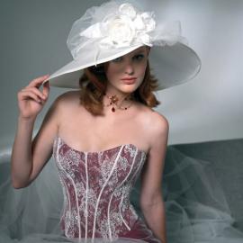 valentin婚纱的“小”色彩与大花朵