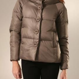 今冬羽绒服流行款：收腰、短款、大翻领