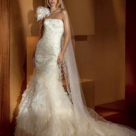 倾情荷叶边婚纱 “褶”出女人味San Patrick婚纱世界