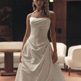 Azure婚纱带来超凡脱俗品位