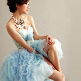 韩雪婚纱造型优雅 浪漫金秋演绎甜蜜新娘