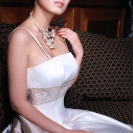 黄奕婚纱礼服秀高贵性感