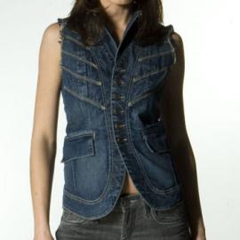 穿帅气马甲 打入男装女穿潮流