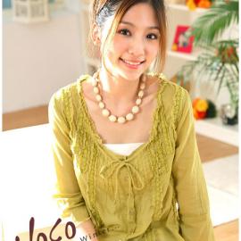 皱褶薄衬衫 营造微露肌肤的美丽