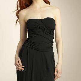 适合所有年龄和场合的优雅小黑裙