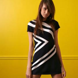 “一件式”裙装 今夏至IN的性感装扮