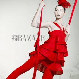 春夏时尚潮披上红装翩然起舞