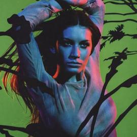 Versace 经典炫目广告