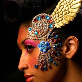 印度时装周:精美头饰放异彩(多图)