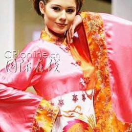 沙特设计师塑造东方妖艳