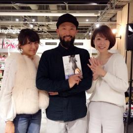 为了衬托东京的美，他拍下了无数“让人分神的美丽臀部”