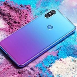 Moto P30新机曝光 配渐变色机身